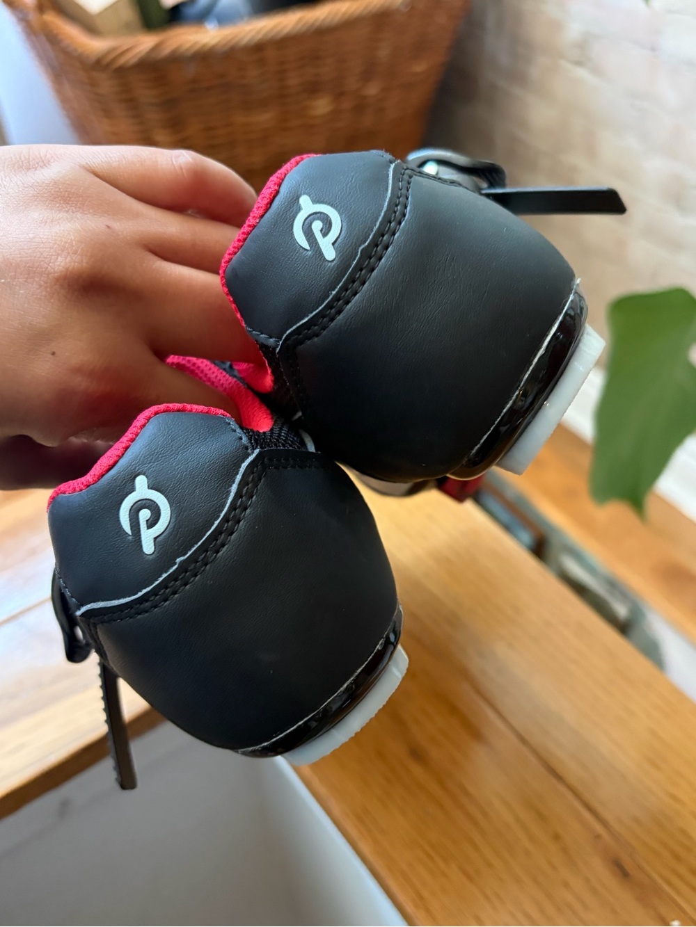 Women’s Peloton Cycling Shoes - Picture 2 of 6